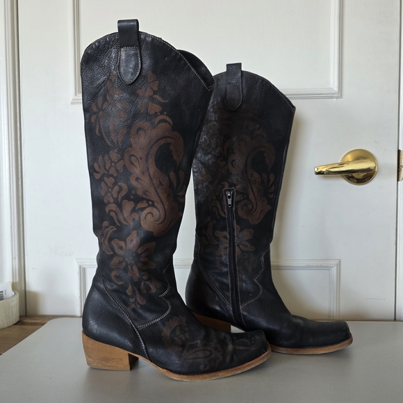 Handcrafted Black and Brown Leather Cowgirl Boots - Size 37.5 - Italian, Floral - Picture 2 of 12